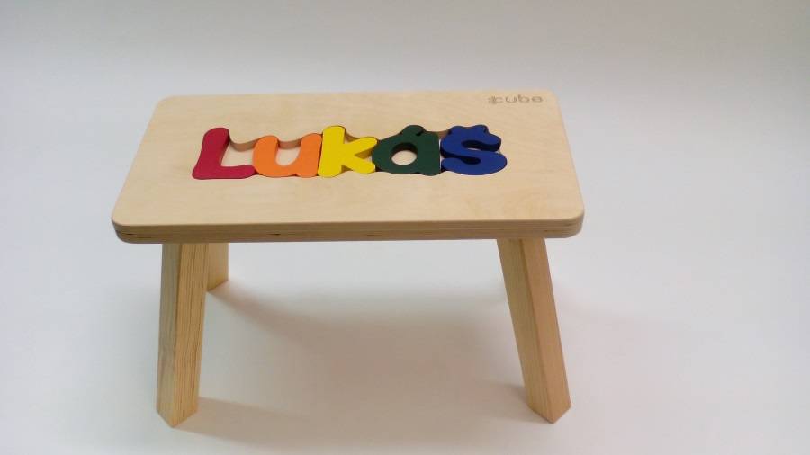 Obrázek k výrobku 31108 - Dřevěná stolička CUBS se JMÉNEM LUKÁŠ barevná .
