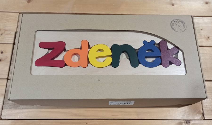 Obrázek k výrobku 49341 - Dřevěná stolička CUBS se JMÉNEM ZDENĚK barevná .