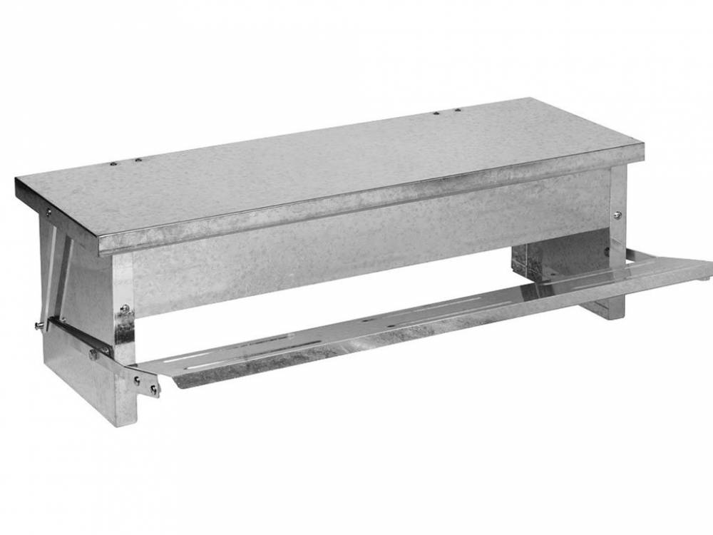 Obrázek k výrobku 81304 - Nášlapné žlabové krmítko pro slepice pozinkované GAUN 11345 - 5 kg