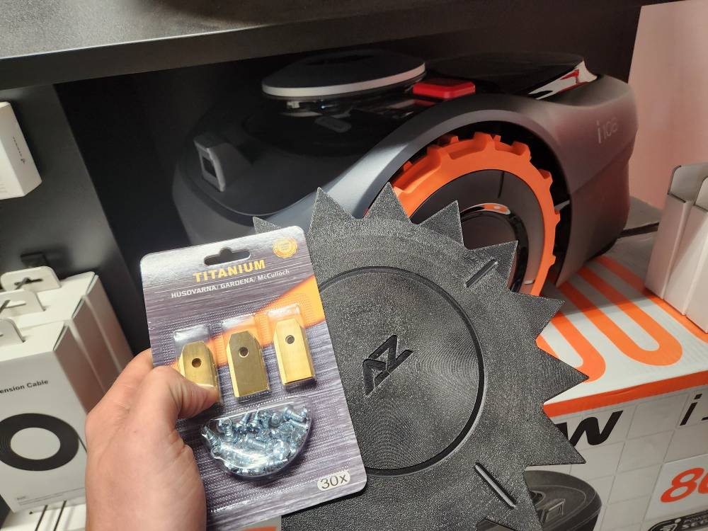 Obrázek k výrobku 90515 - Ozubená kolečka i 108 a sada 30 ks nožů Segway Navimow