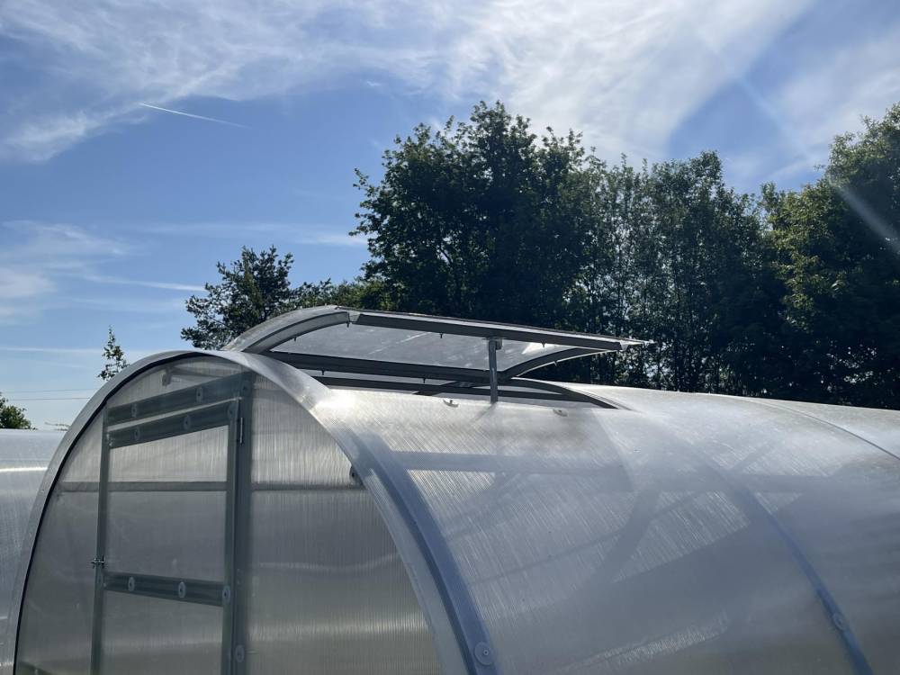 Obrázek k výrobku 93213 - střešní okno pro obloukový skleník LANITPLAST KYKLOP2 s PC 8 mm LG4499