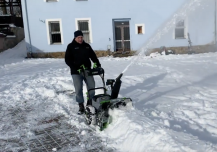 Obrázek k výrobku 78473 - AKU dvoustupňová kolová sněhová fréza SNT2400E-K2753 - sada