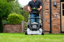 Obrázek k výrobku 78425 - AKU sekačka bez pojezdu LM1701E - sada