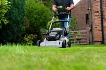 Obrázek k výrobku 78424 - AKU sekačka s pojezdem LM1903E-SP - sada