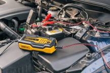 Obrázek k výrobku 71445 - Automatická nabíječka baterií 35W / 2A / 60Ah