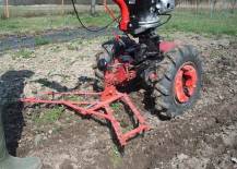 Brány hřebové ABR-354 při práci