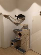 Obrázek k výrobku 54561 - Domek se škrabadlem 3v1 Beky levý Domek se škrabadlem 3v1 Beky levý