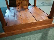 Obrázek k výrobku 54097 - DŘEVĚNÉ VÍKO na pískoviště pro hřiště Velký pirát Jack, Lady, Nick a Dan .