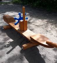 Obrázek k výrobku 34348 - Hravá lavička Loď z akátu .