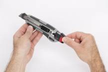 Obrázek k výrobku 36211 - KRT000304 - Odlamovací nůž 18 mm včetně ořezávátka na tužky