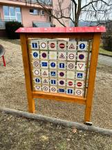 Obrázek k výrobku 91088 - Monkeys Edukační panel Pexeso - Dopravní značky na stěnu Monkeys Edukační panel Pexeso - Dopravní značky na stěnu