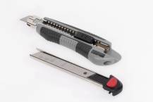 Obrázek k výrobku 14601 - Odlamovací nůž 18 mm včetně ořezávátka na tužky
