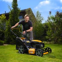 Obrázek k výrobku 69773 - Riwall PRO RPM 5155 PRO multifunkční travní sekačka 4 v 1 s benzinovým motorem a pojezdem