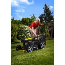 Obrázek k výrobku 69773 - Riwall PRO RPM 5155 PRO multifunkční travní sekačka 4 v 1 s benzinovým motorem a pojezdem