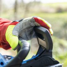 Obrázek k výrobku 91911 - Scheppach BC-CS355DUO-Xaku 20 V IXES řetězová pila (bez baterie a nabíječky)