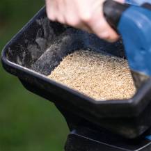 Obrázek k výrobku 91943 - Scheppach C-GSP800-Xaku 20 V IXES rozmetadlo (bez baterie a nabíječky)