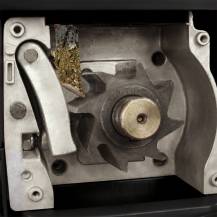 Obrázek k výrobku 95026 - Scheppach GS 70elektrický válcový drtič větví 2800 W s boxem na štěpky