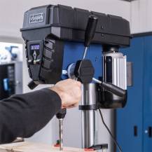 Obrázek k výrobku 93644 - Scheppach TBM 250 Variostojanová vrtačka s křížovým laserem