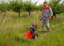 Lištová sekačka ESM při práci