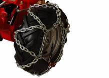 Pro lepší adhezi lze na kola nasadit sněhové řetězy