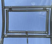 Obrázek k výrobku 93012 - střešní okno pro obloukový skleník LANITPLAST KYKLOP2 s PC 4/6 mm LG4395