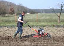 Rotavátor při práci