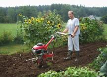 Rotavátor při práci