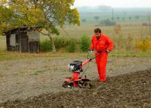 Rotavátor při práci